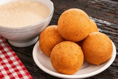 Buñuelos, Colombian fried cheese fritters served at Christmas